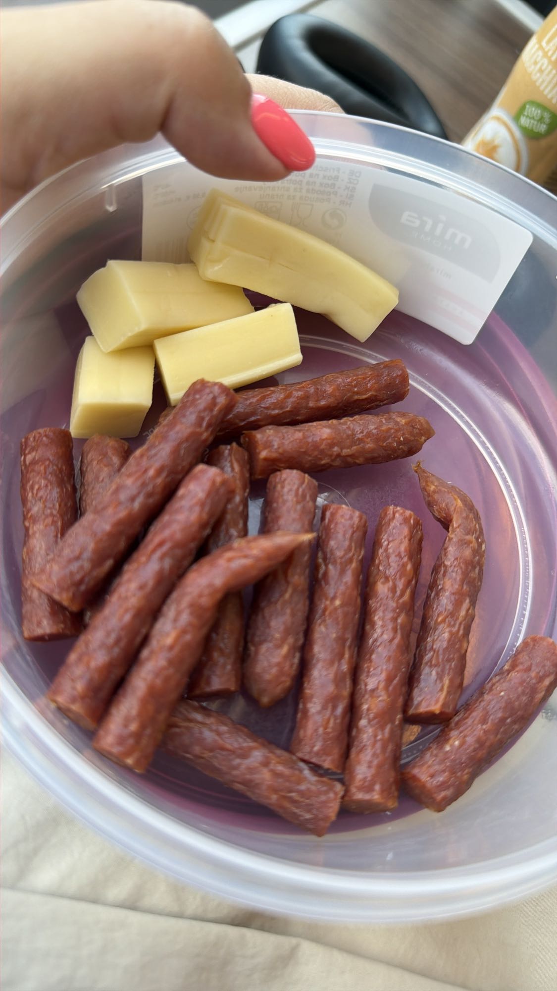 Käse und Mini-Salami