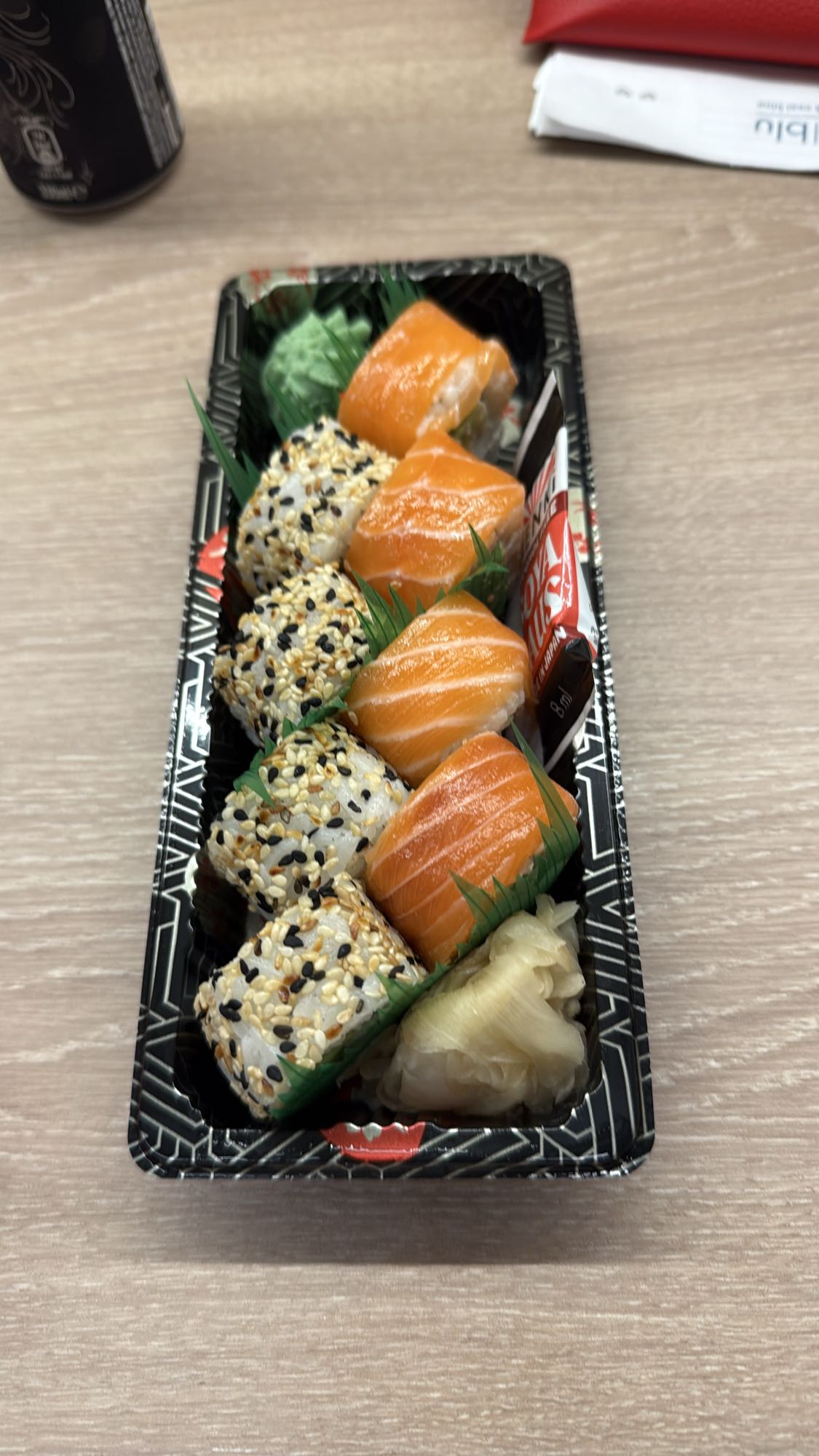 Sushi cu somon mixt