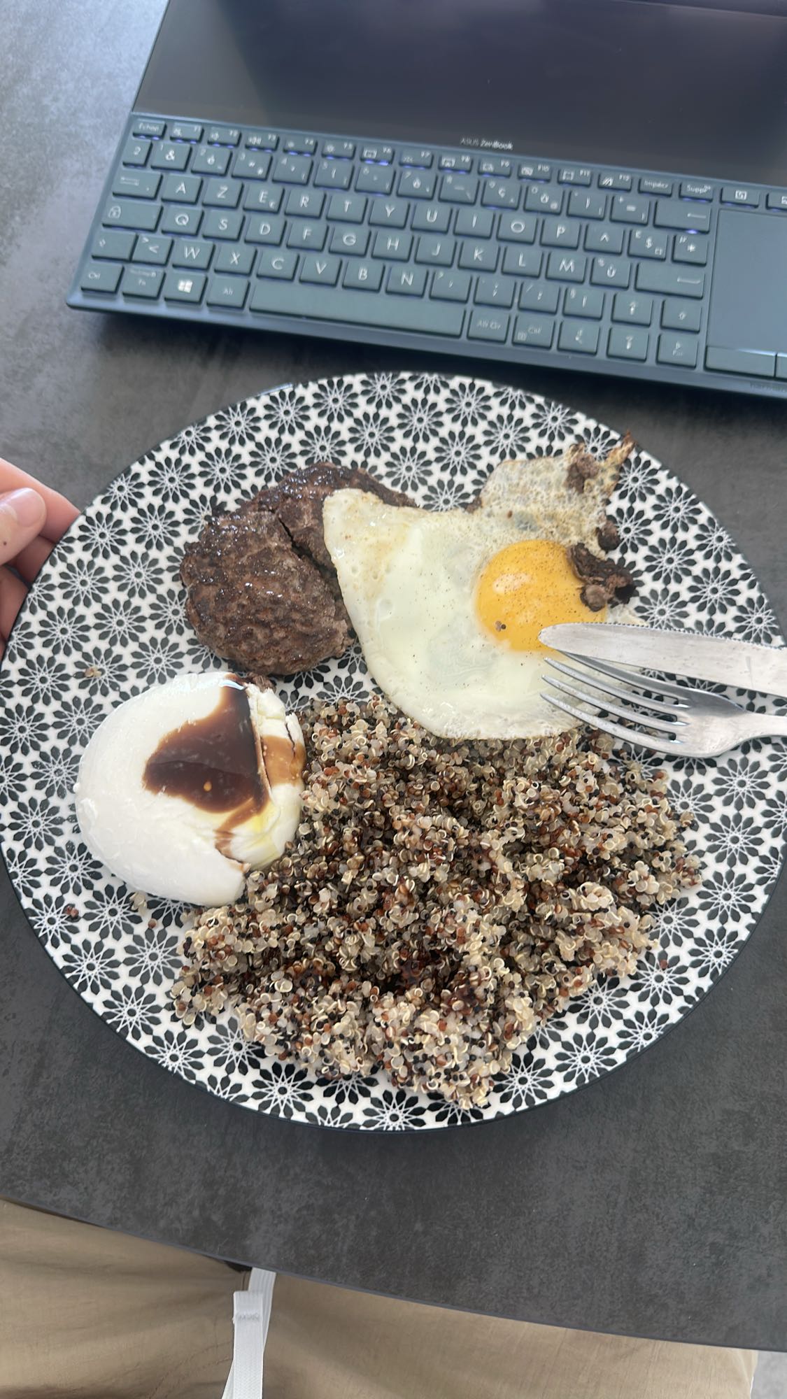 Quinoa, steak et œufs