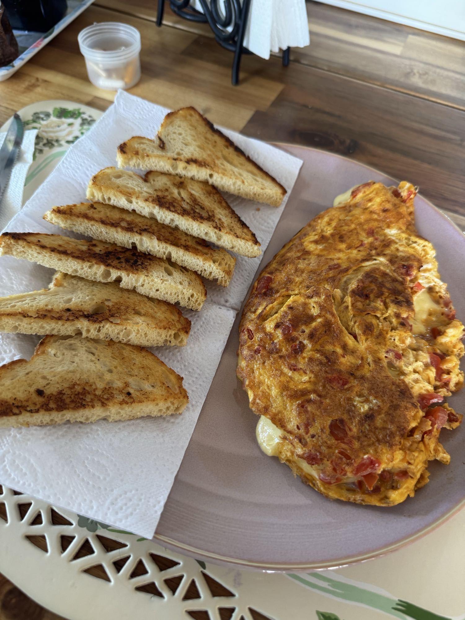 omelet con tostadas