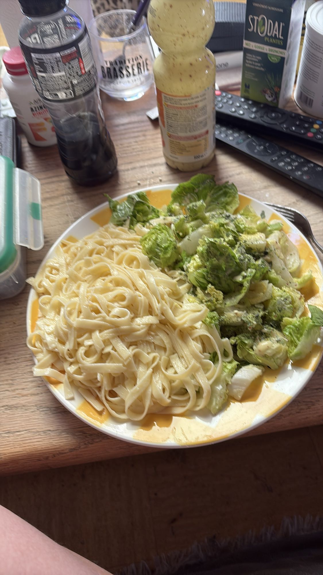 Pâtes et salade verte