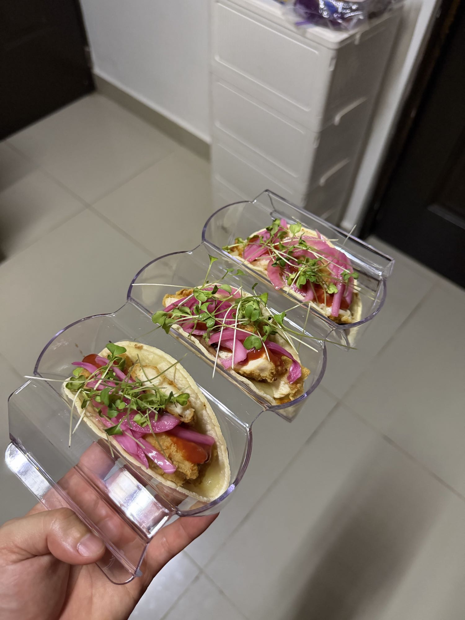 tacos de pollo con frijoles y queso mozzarella