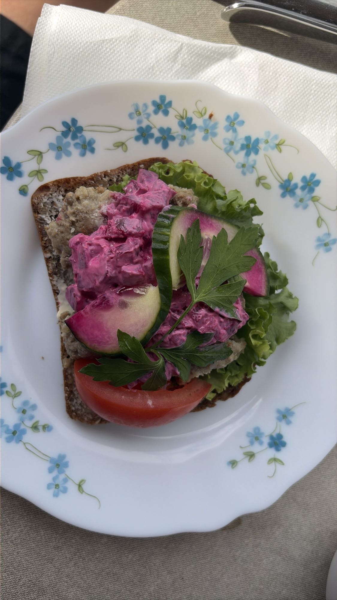 Smörgås med rödbetssallad
