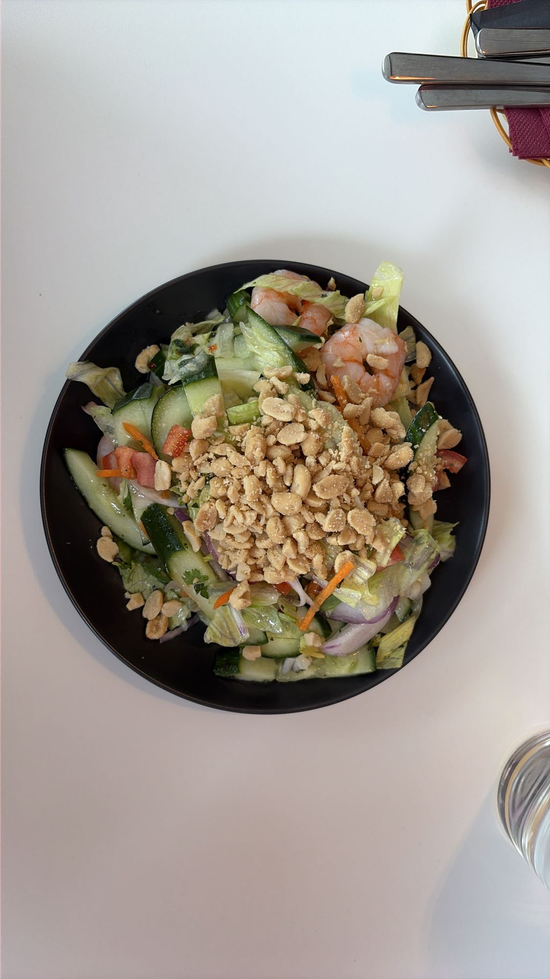 Räksallad med jordnötter