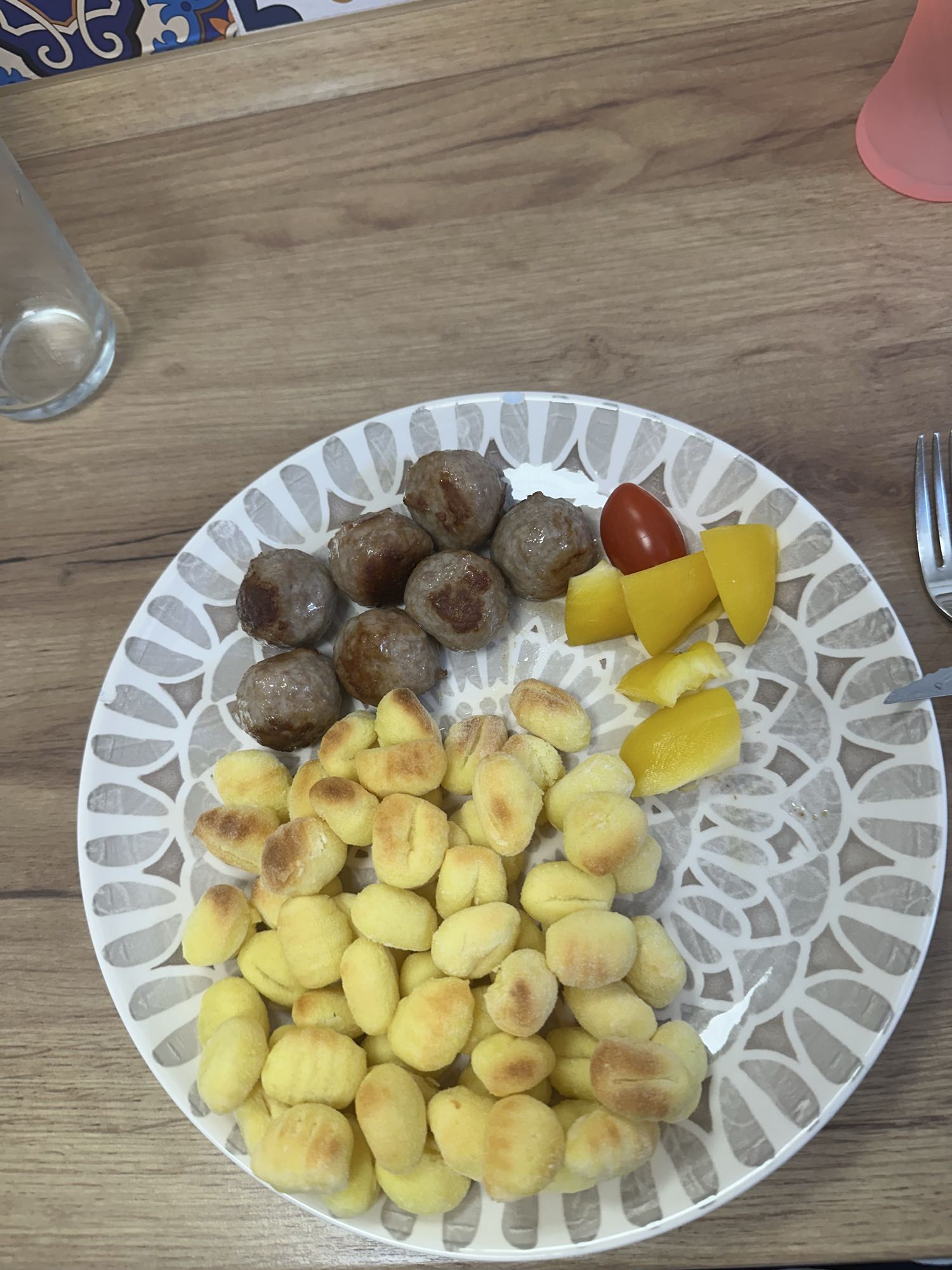 ñoquis con albóndigas