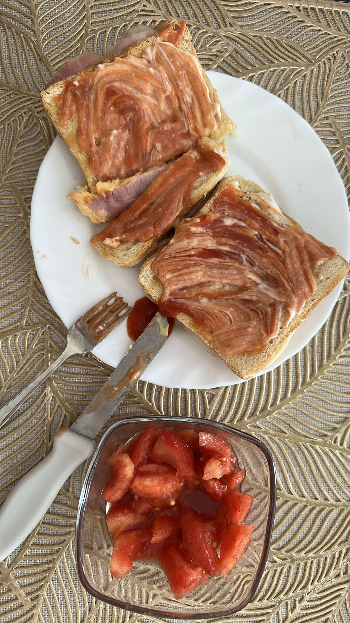Tosty z szynką i pomidorem