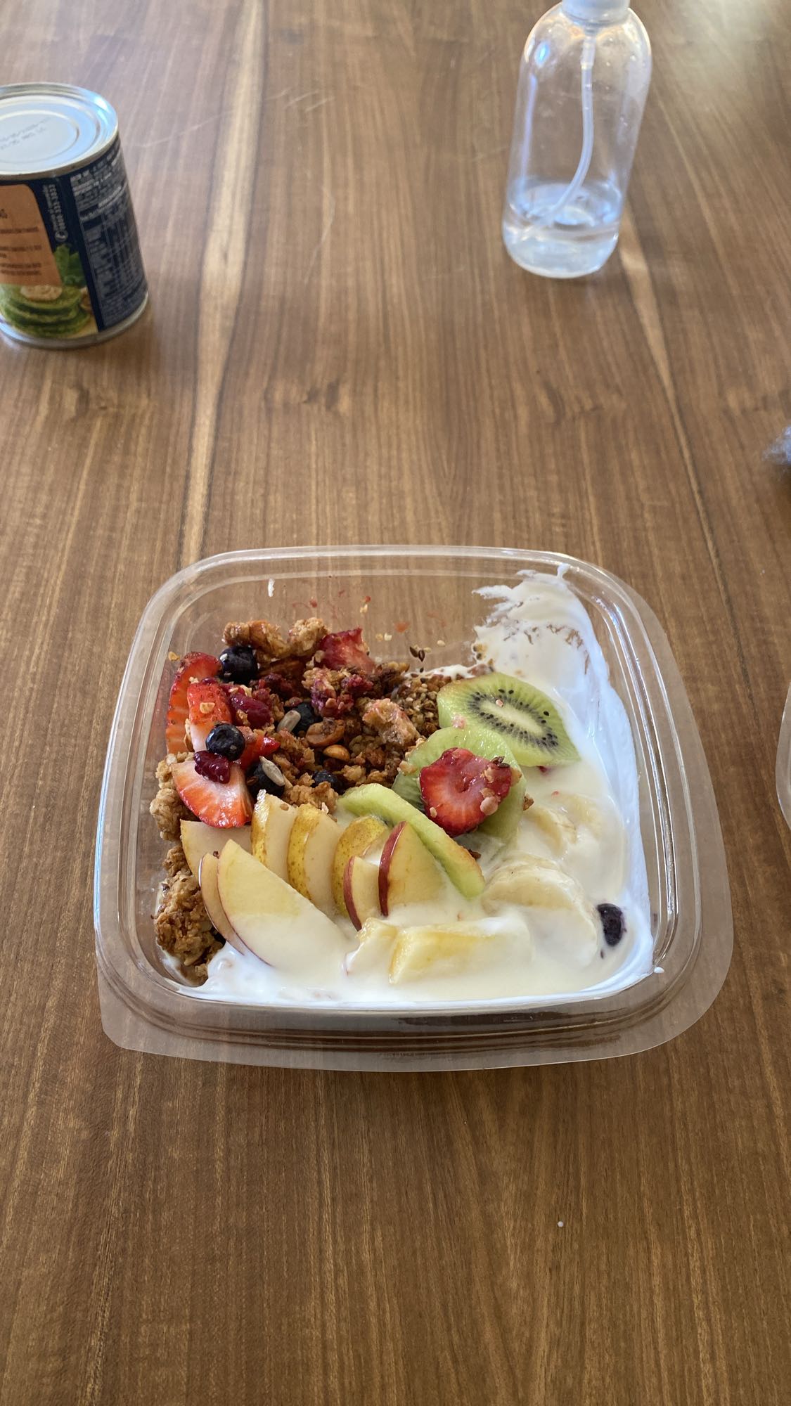 tazón de yogur y fruta