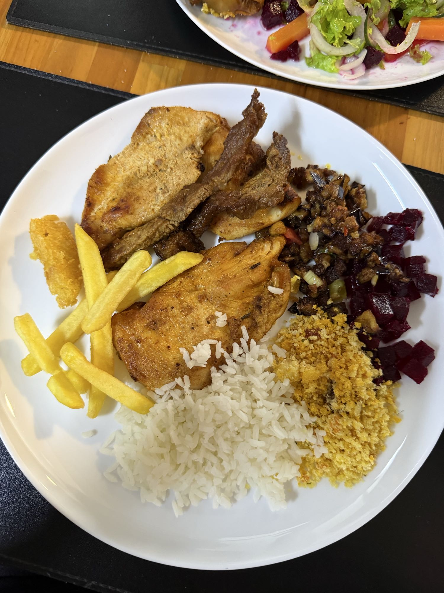 Prato misto com arroz