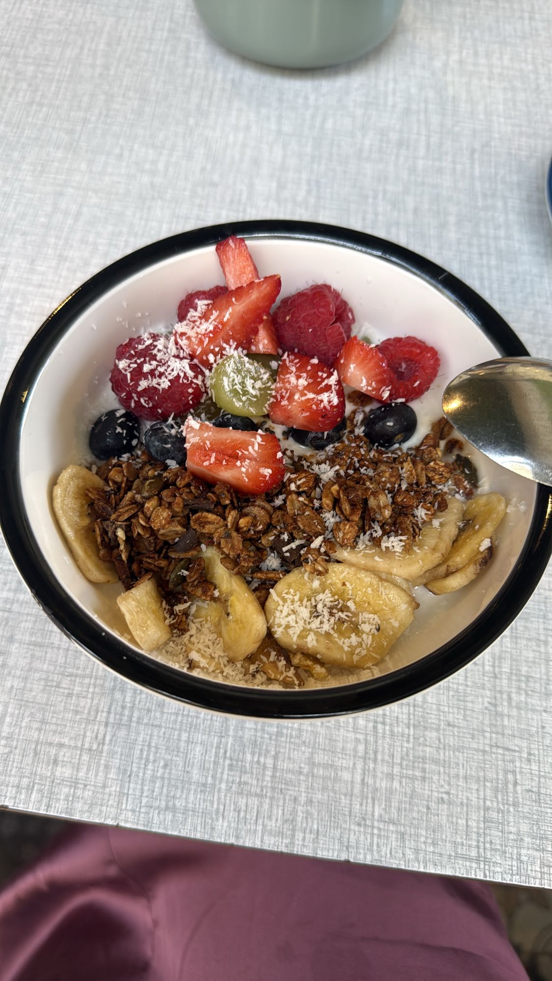 Yoghurtkom met granola
