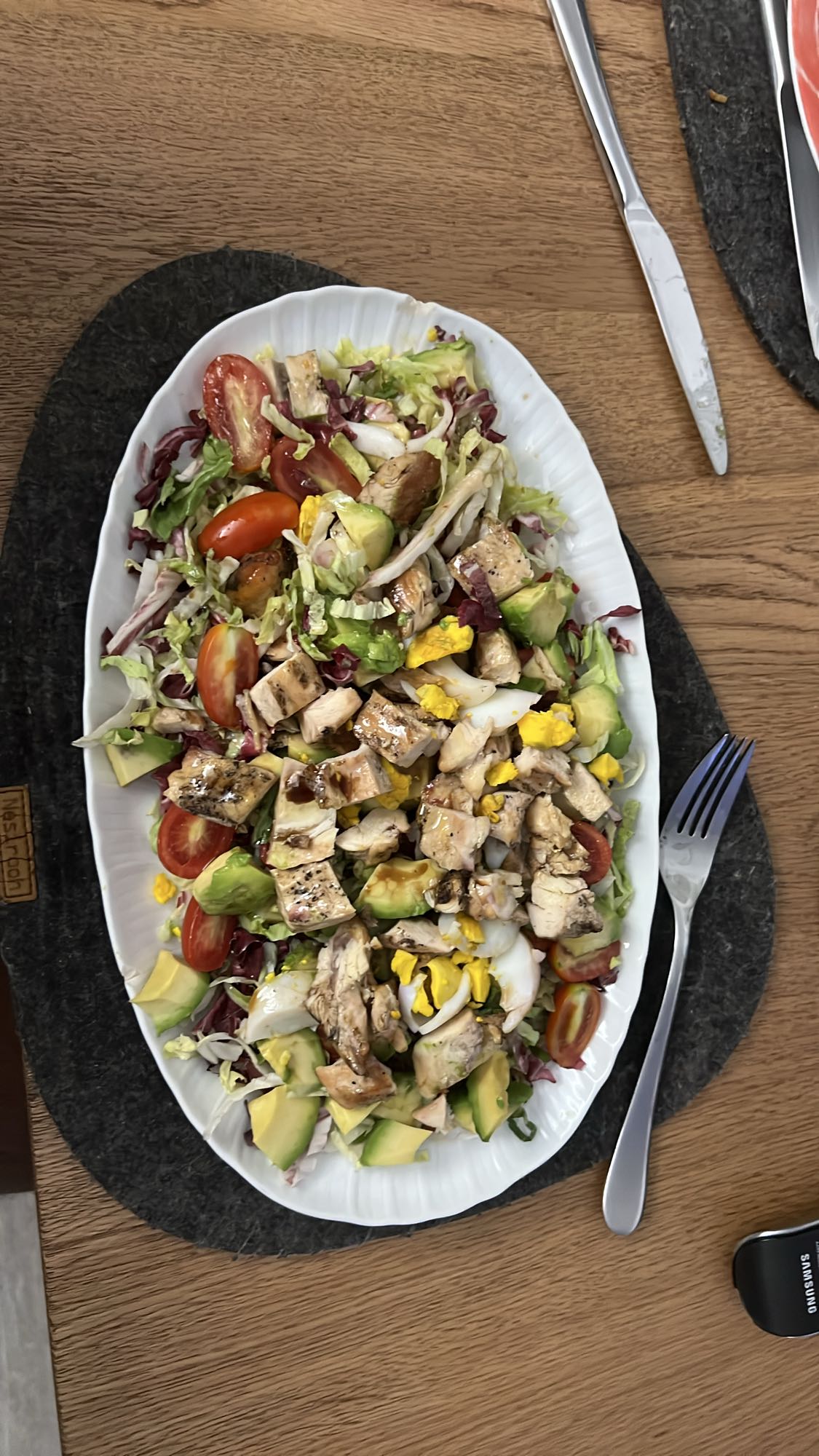 Insalata pollo e avocado