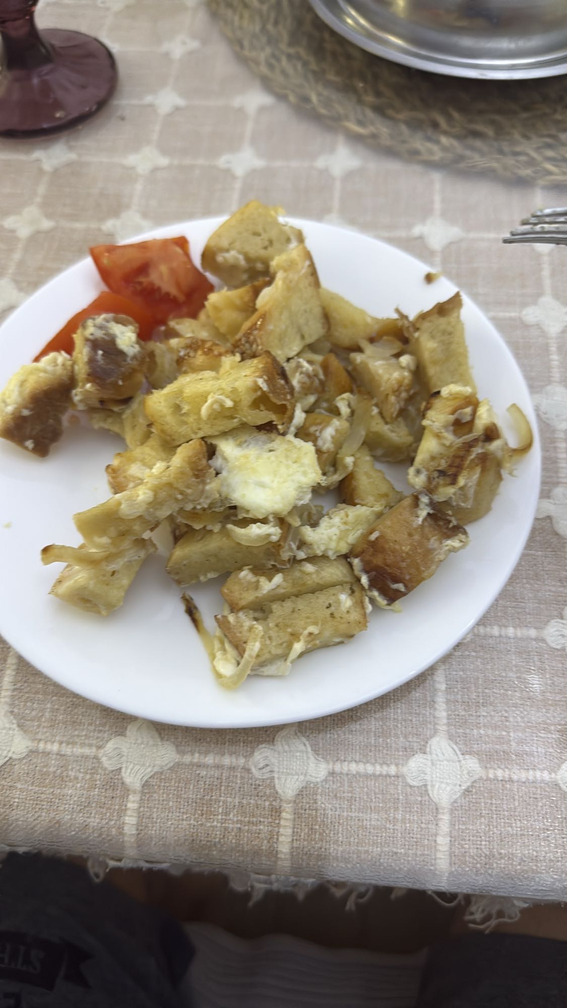 Жареный хлеб с яйцом