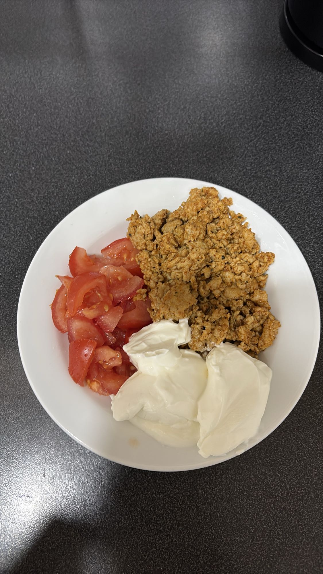 Kylling med tomat og yoghurt