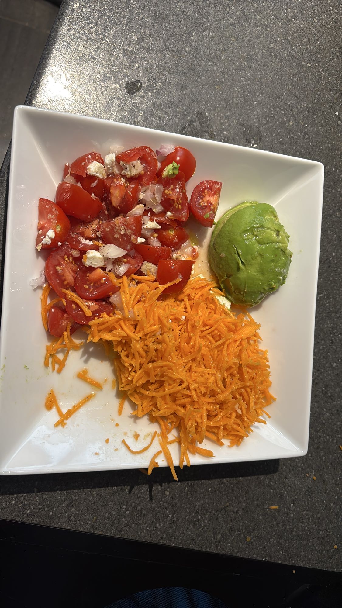 Salade avocat tomates
