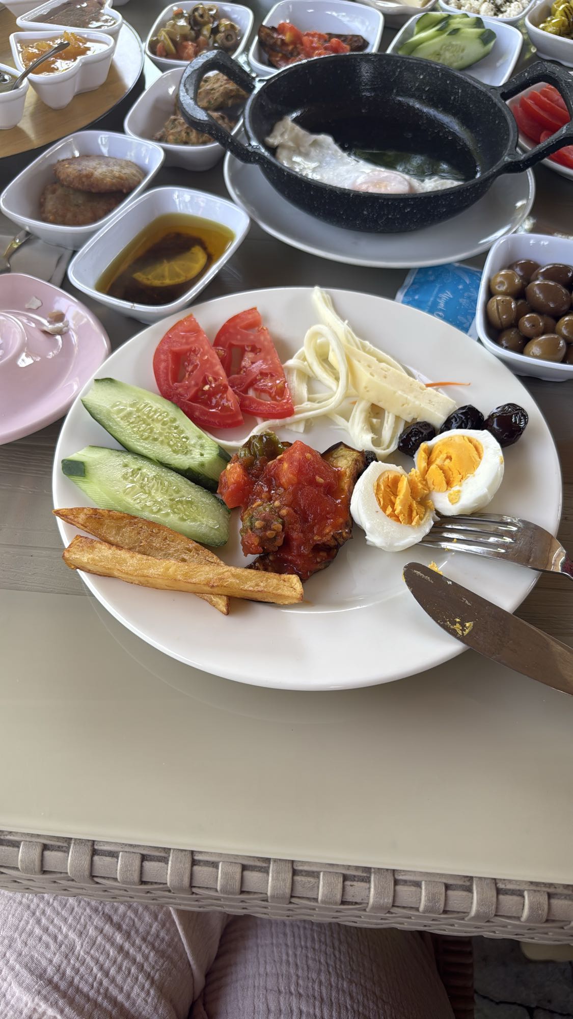 Karışık kahvaltı tabağı