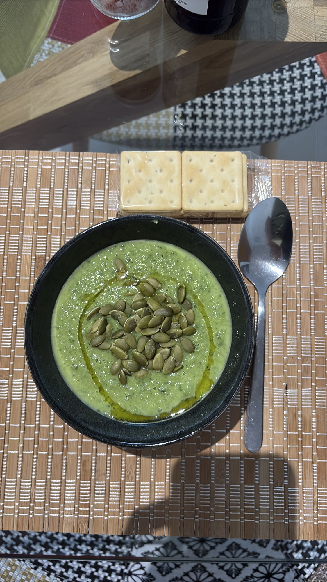 Green soup with gluten free crackers