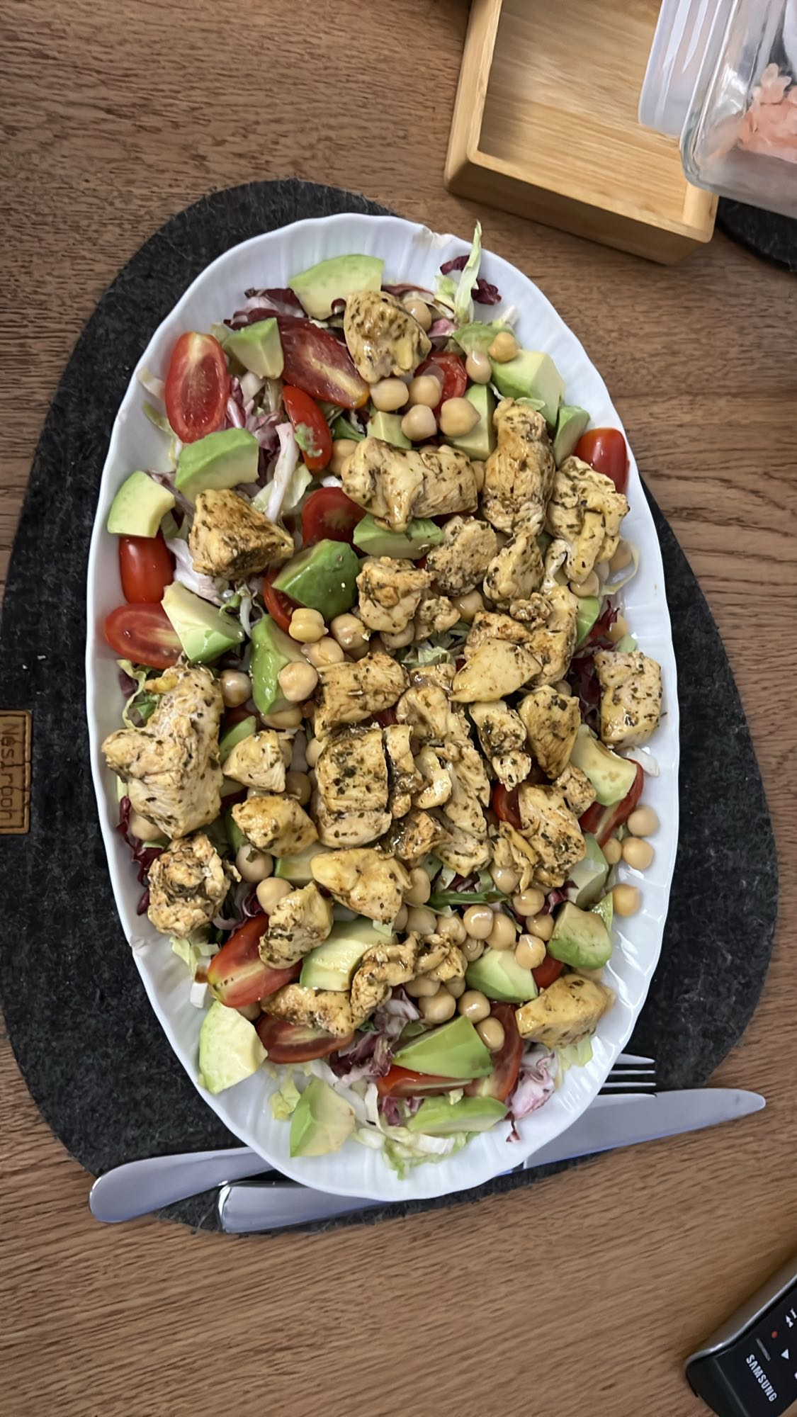 Insalata pollo e avocado