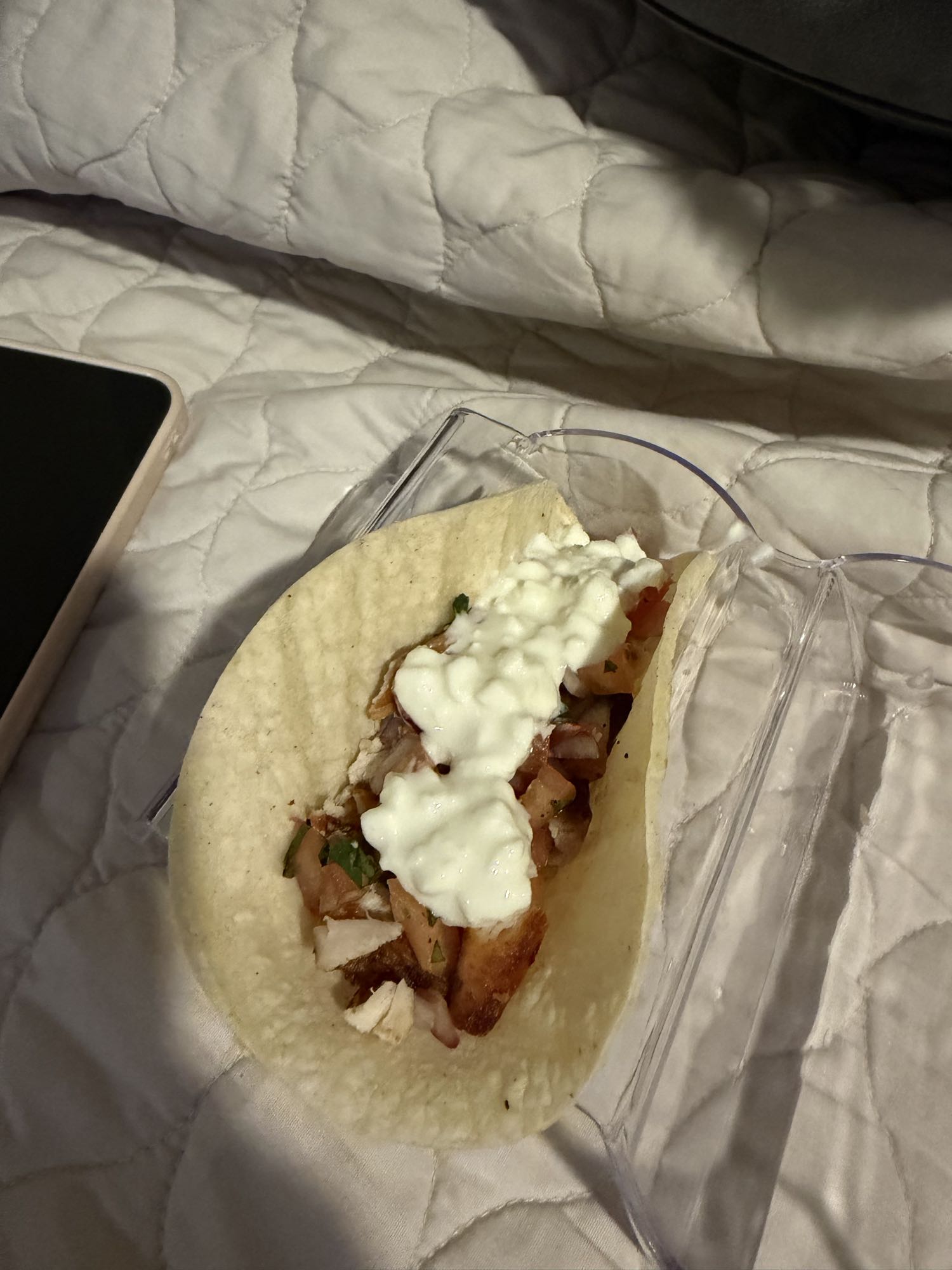 3 tacos de pollo en tortilla de maíz con pico de gallo y queso cottage