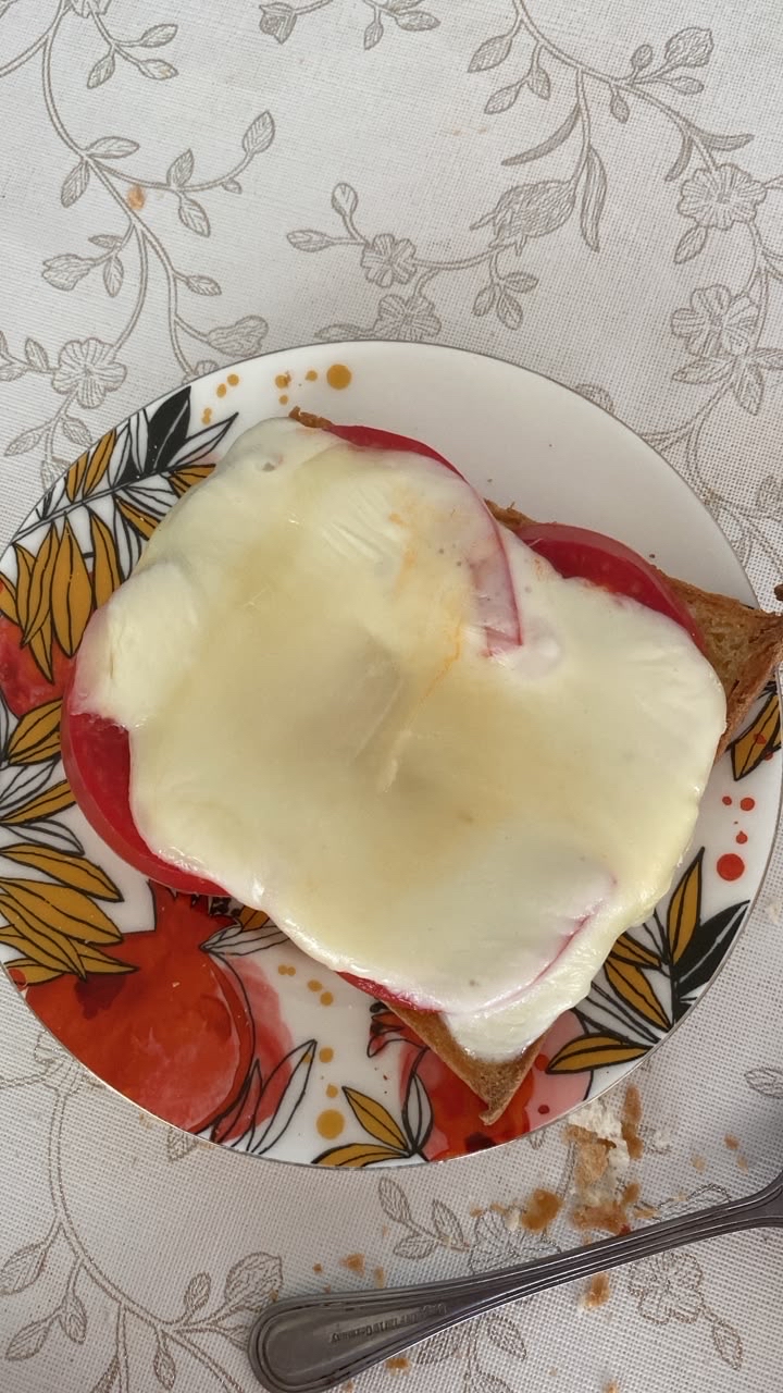 Тост с сыром и томатом
