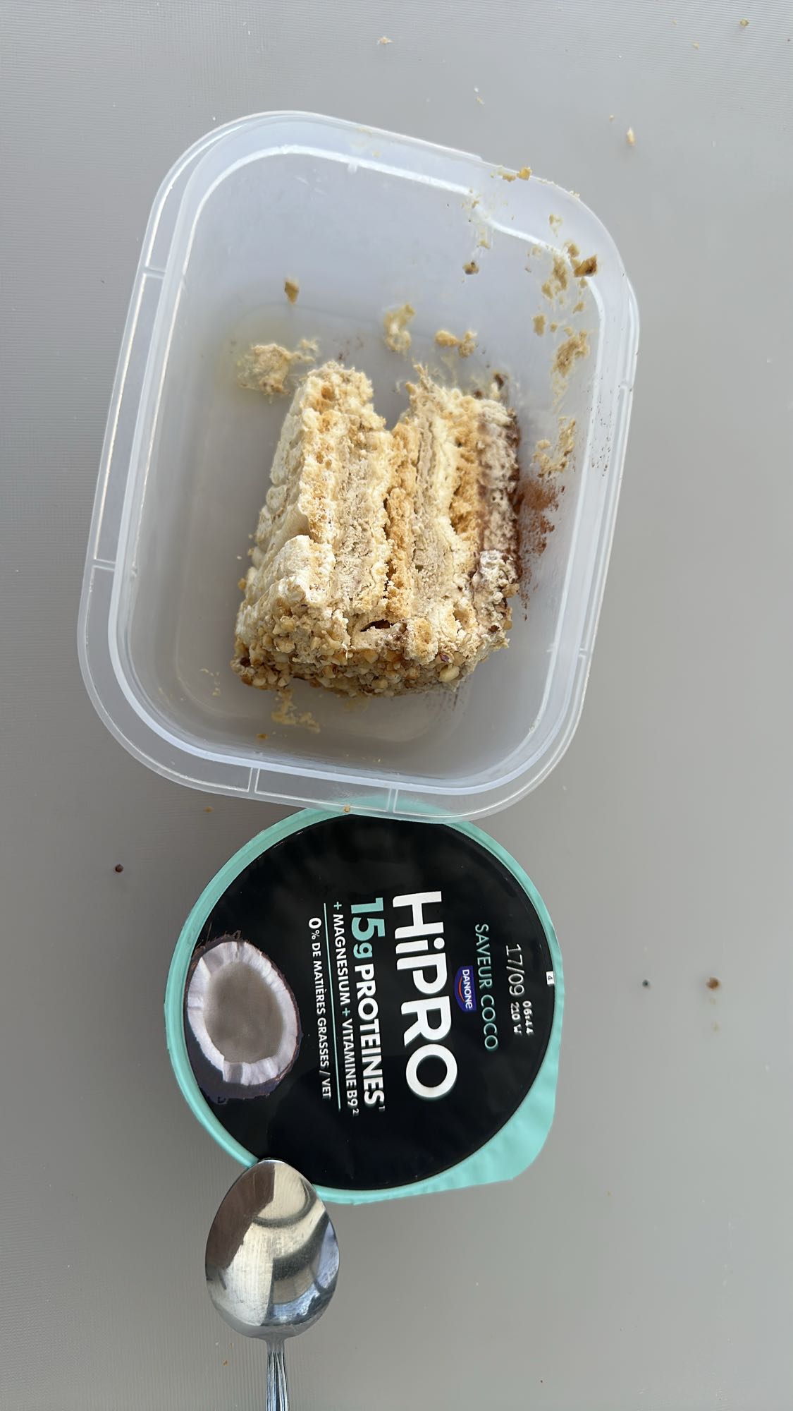 Gâteau et yaourt coco