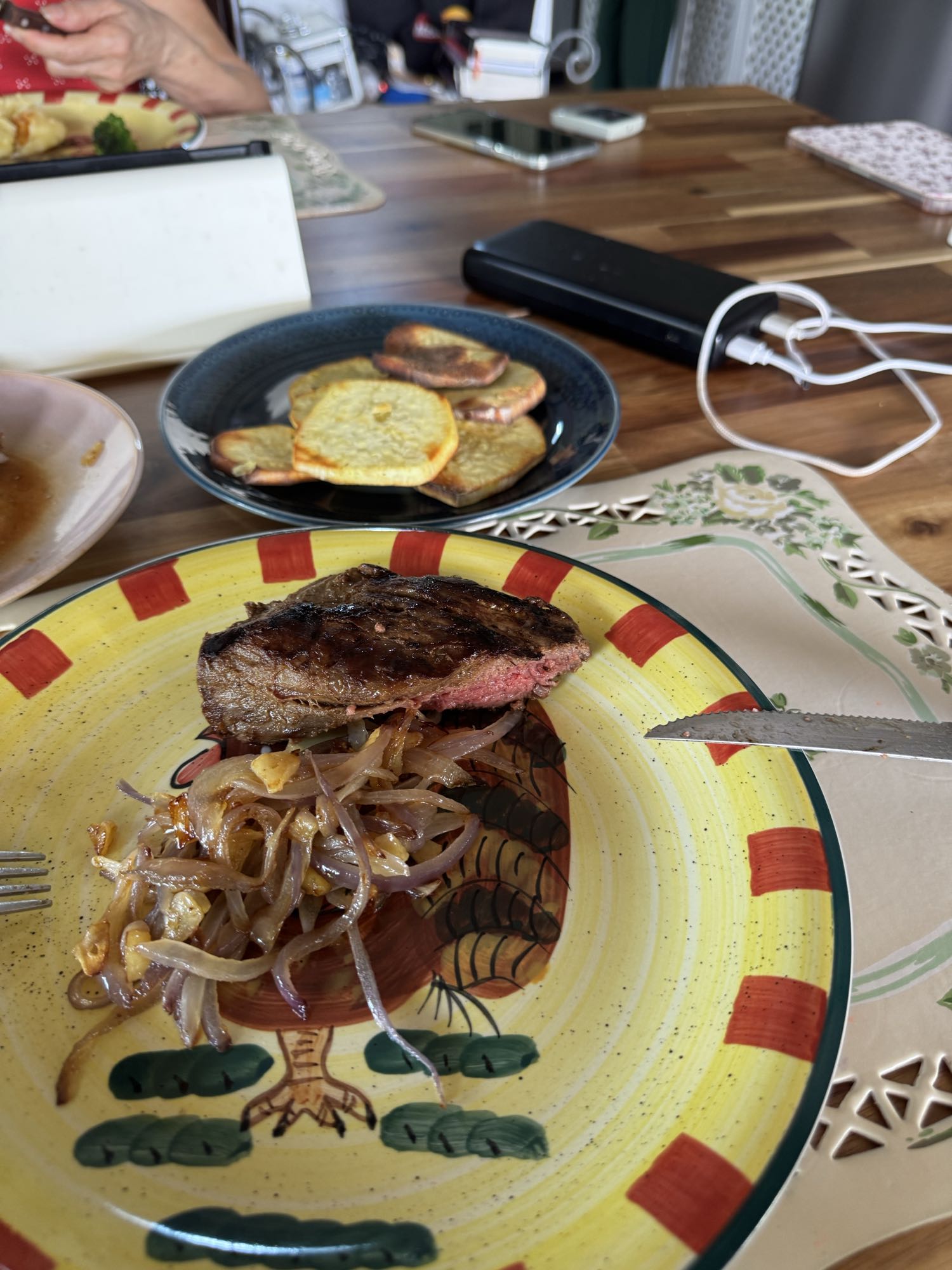 bistec con cebolla