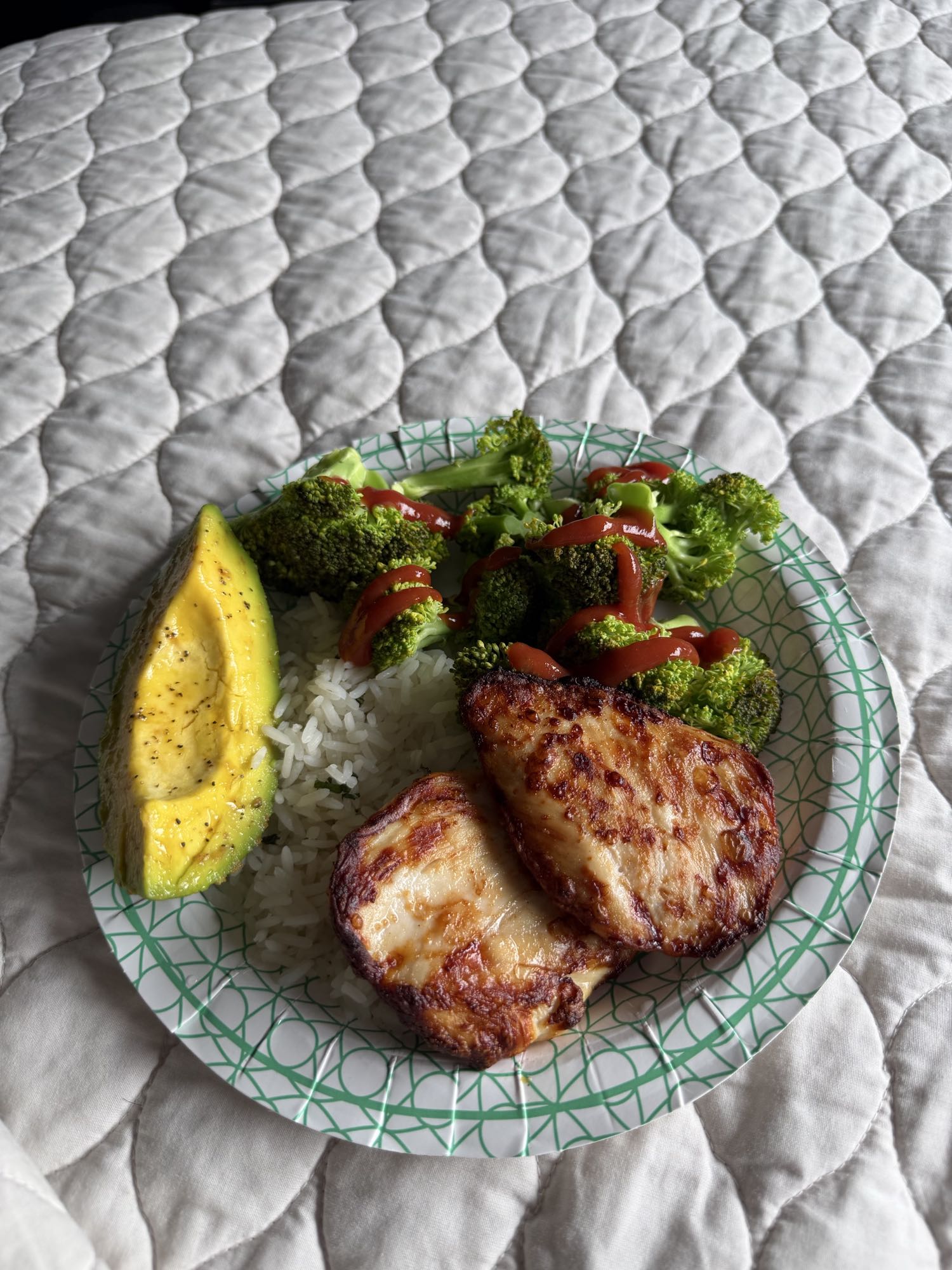 pollo con arroz y aguacate