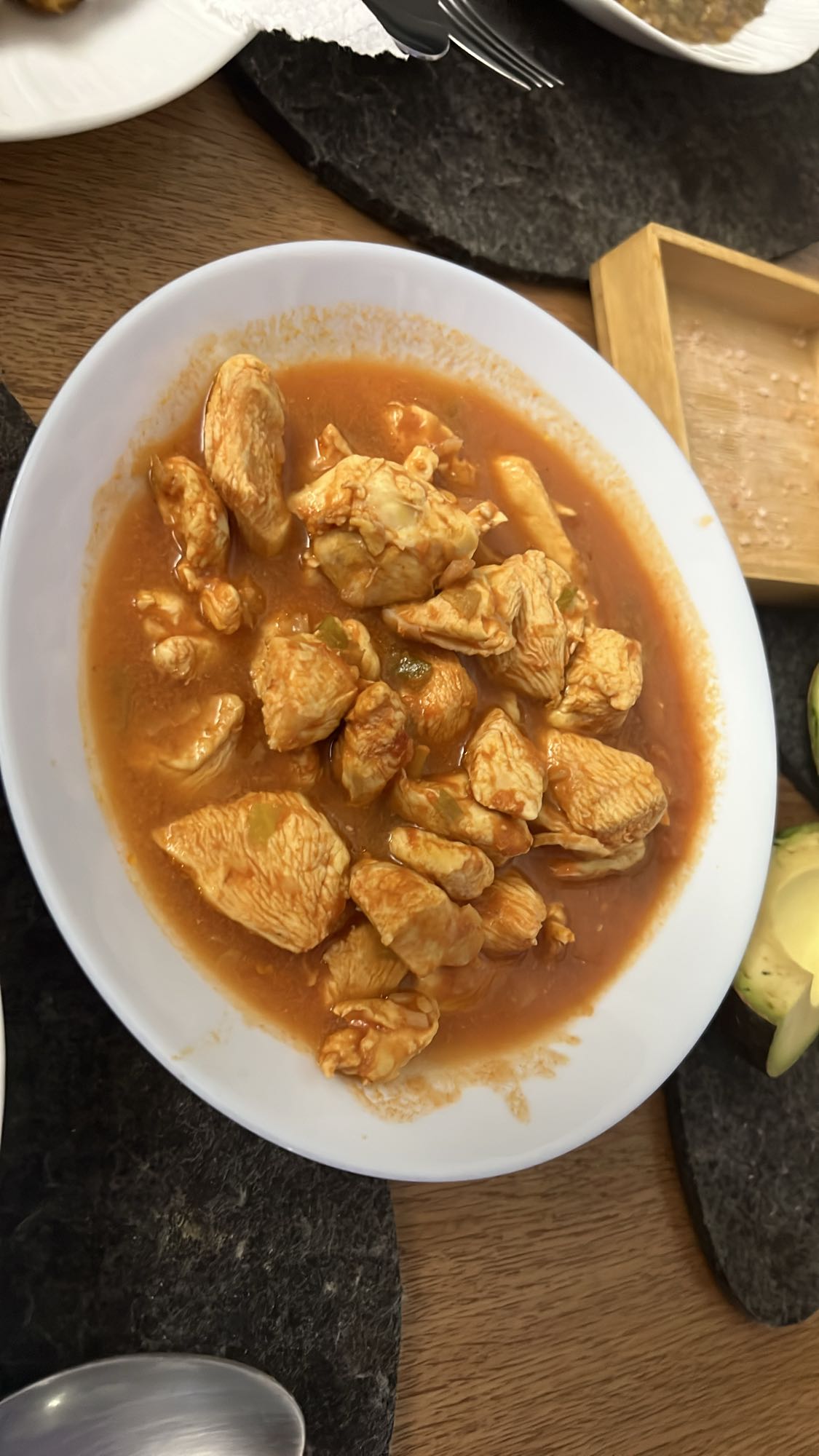 Pollo in salsa rossa