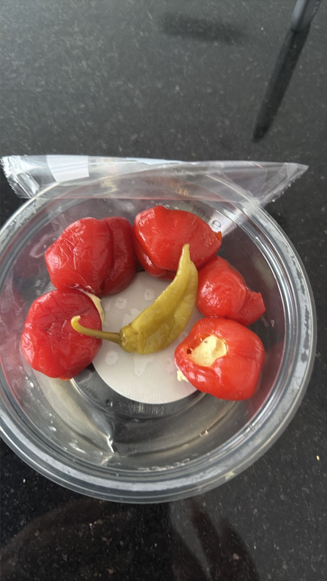 Gefüllte Kirschpaprika