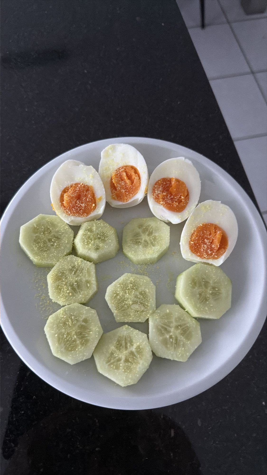 Eier mit Gurke