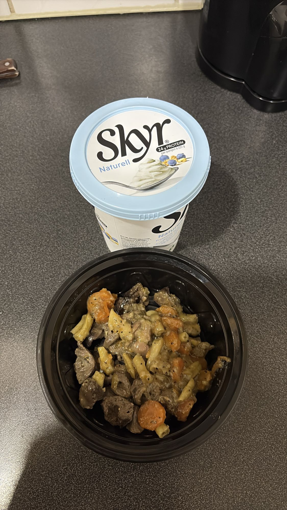 Skyr og kjøttgryte