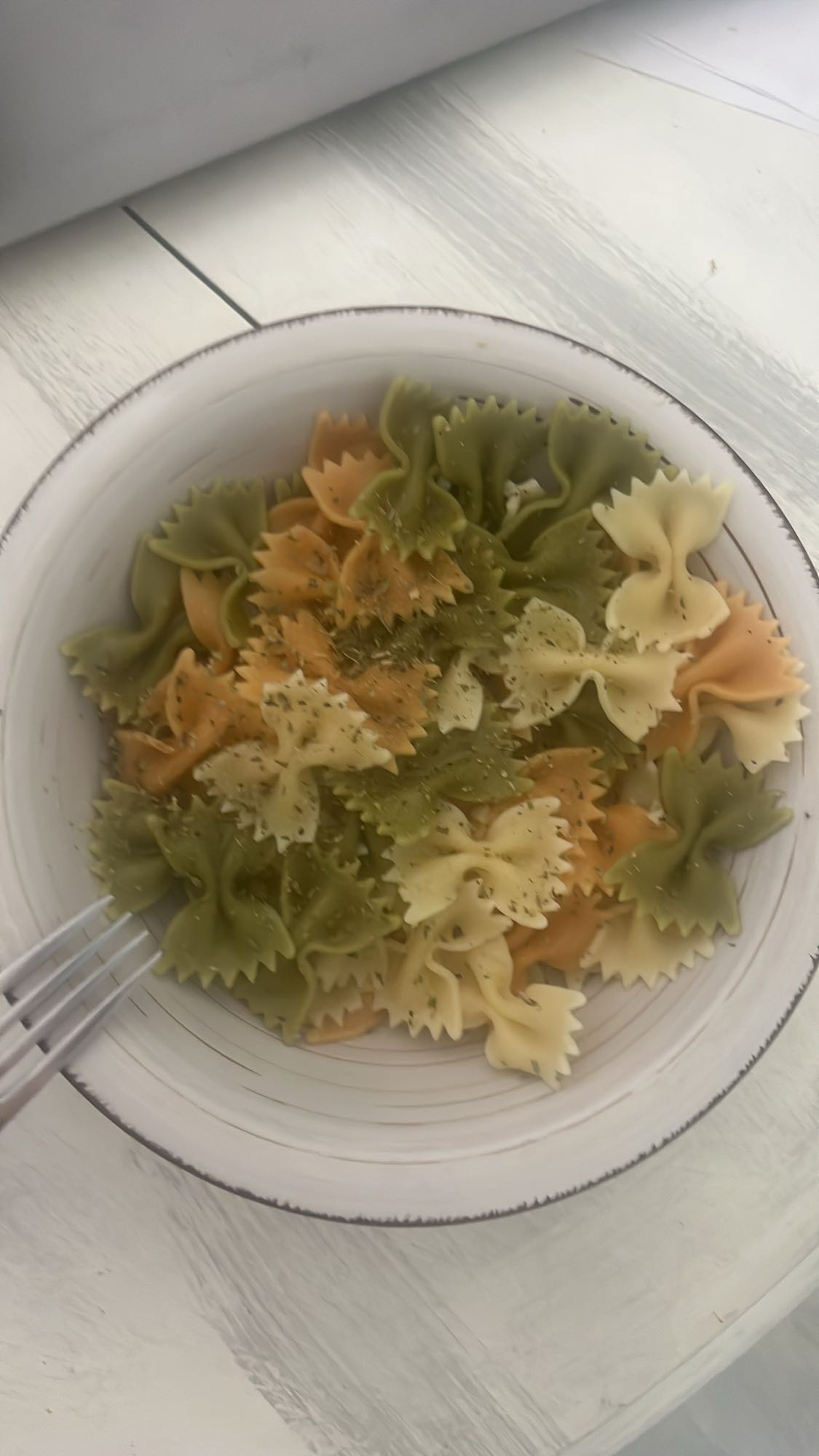 Pasta tricolor hervida