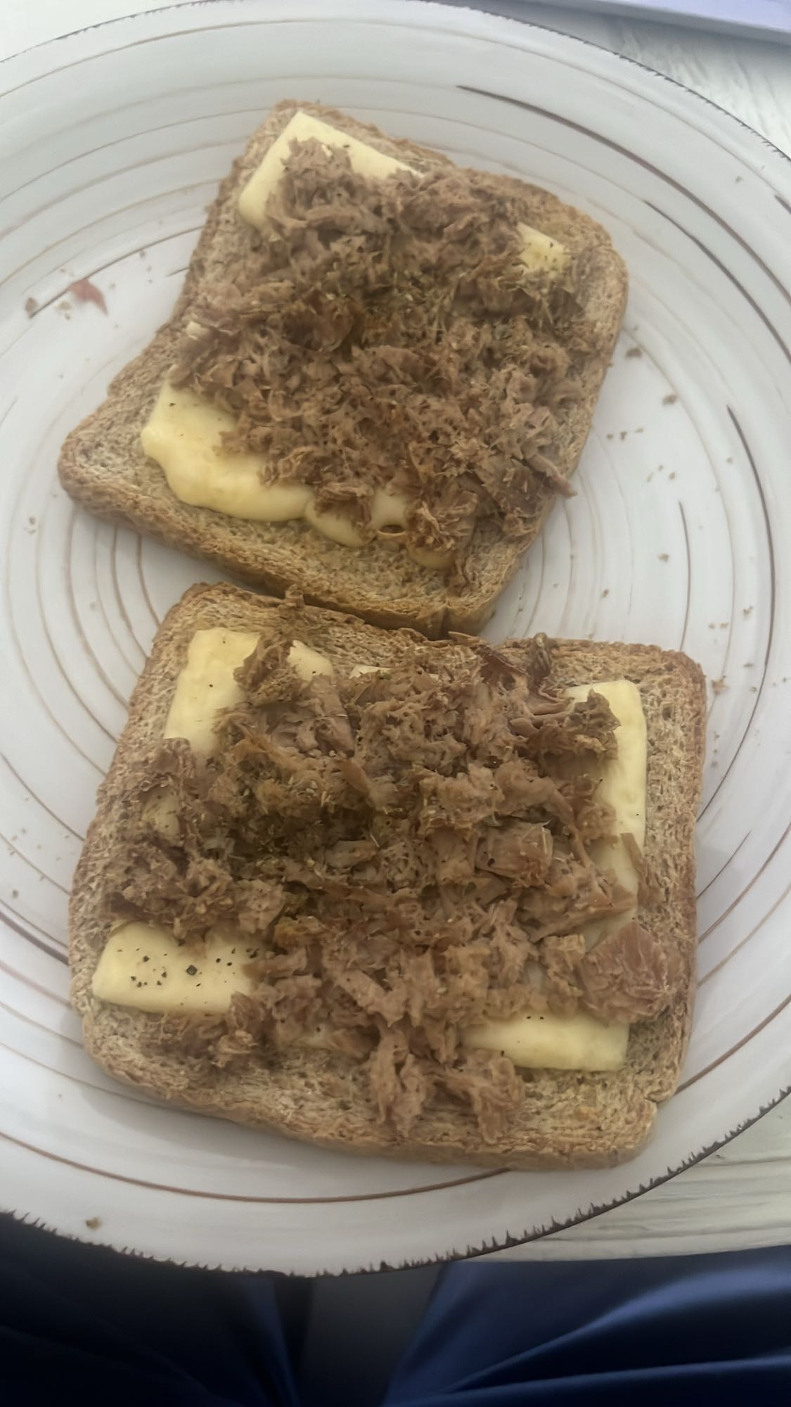 tostadas con atún y queso