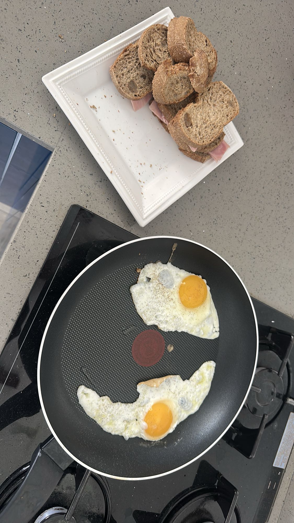 Sandwich jambon et oeufs