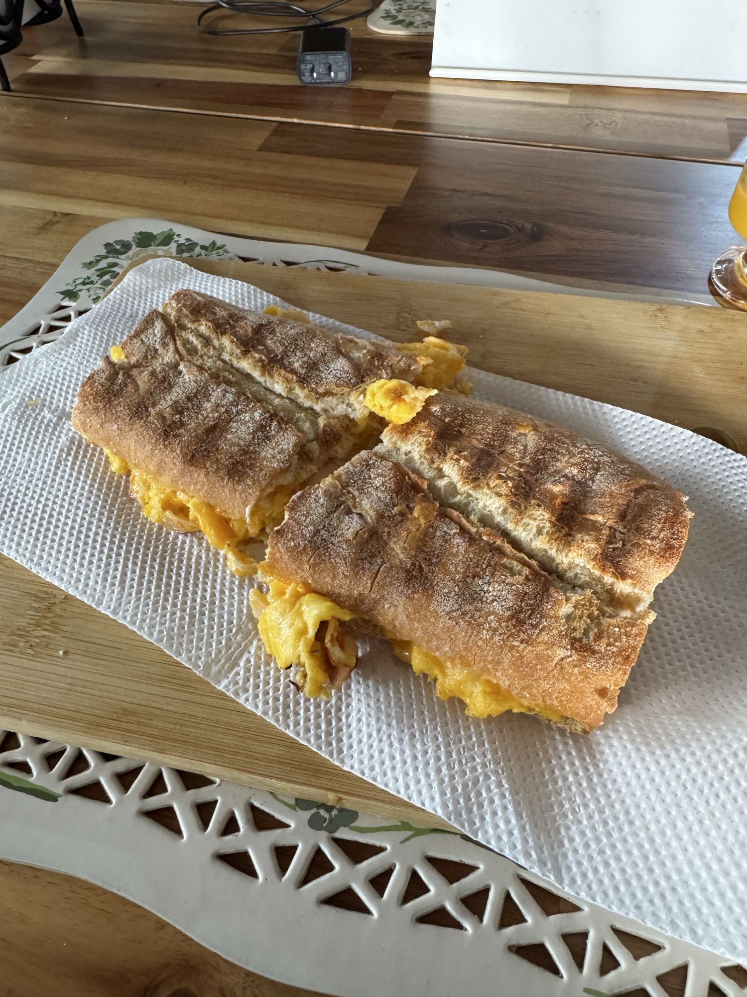 bocadillo de huevo y queso