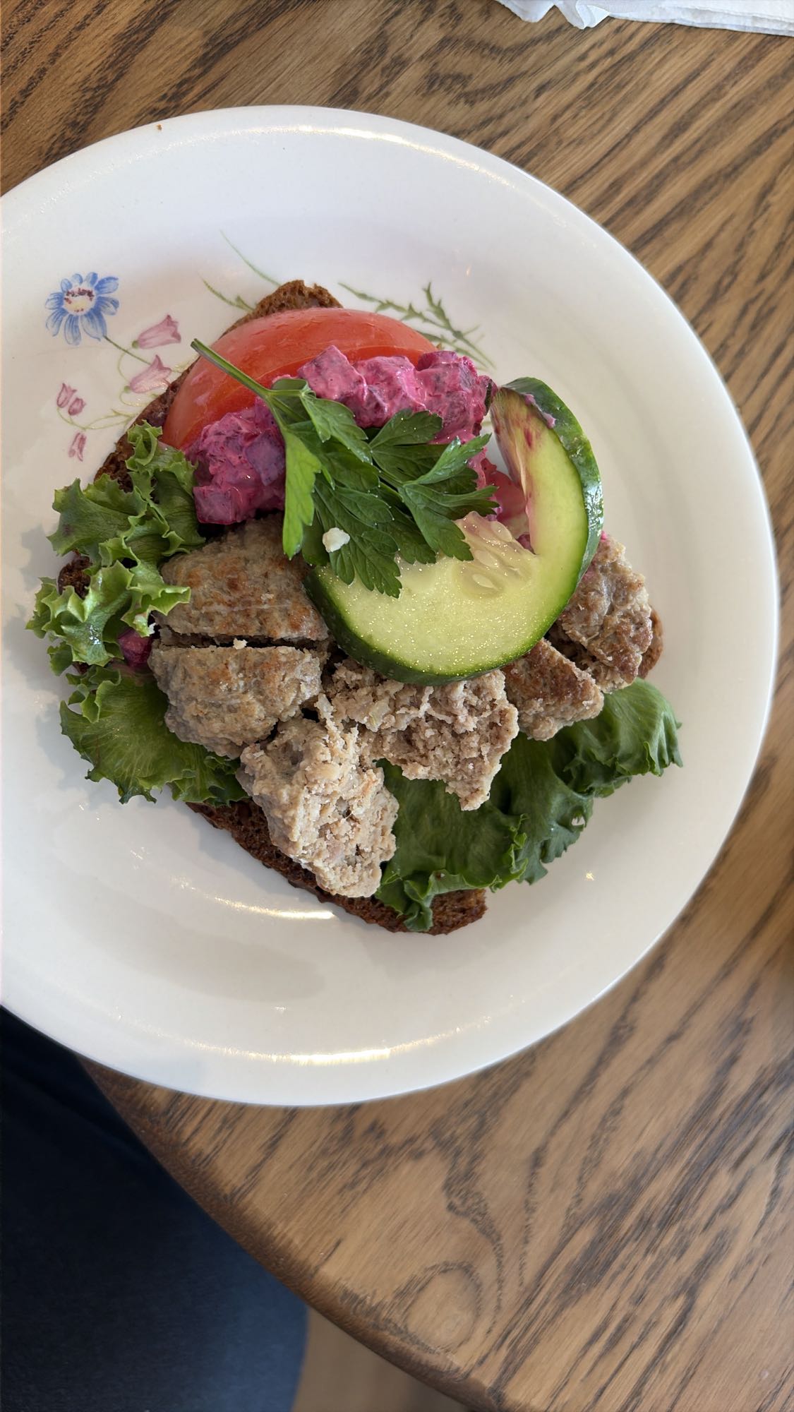 Smörgås med köttbullar