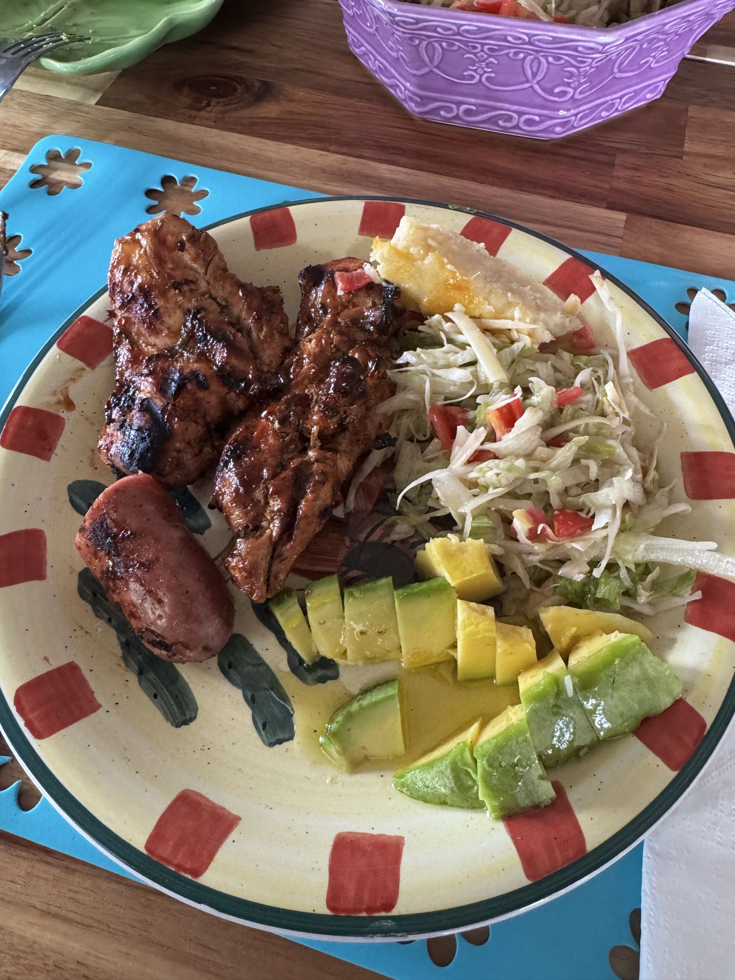pollo asado con ensalada