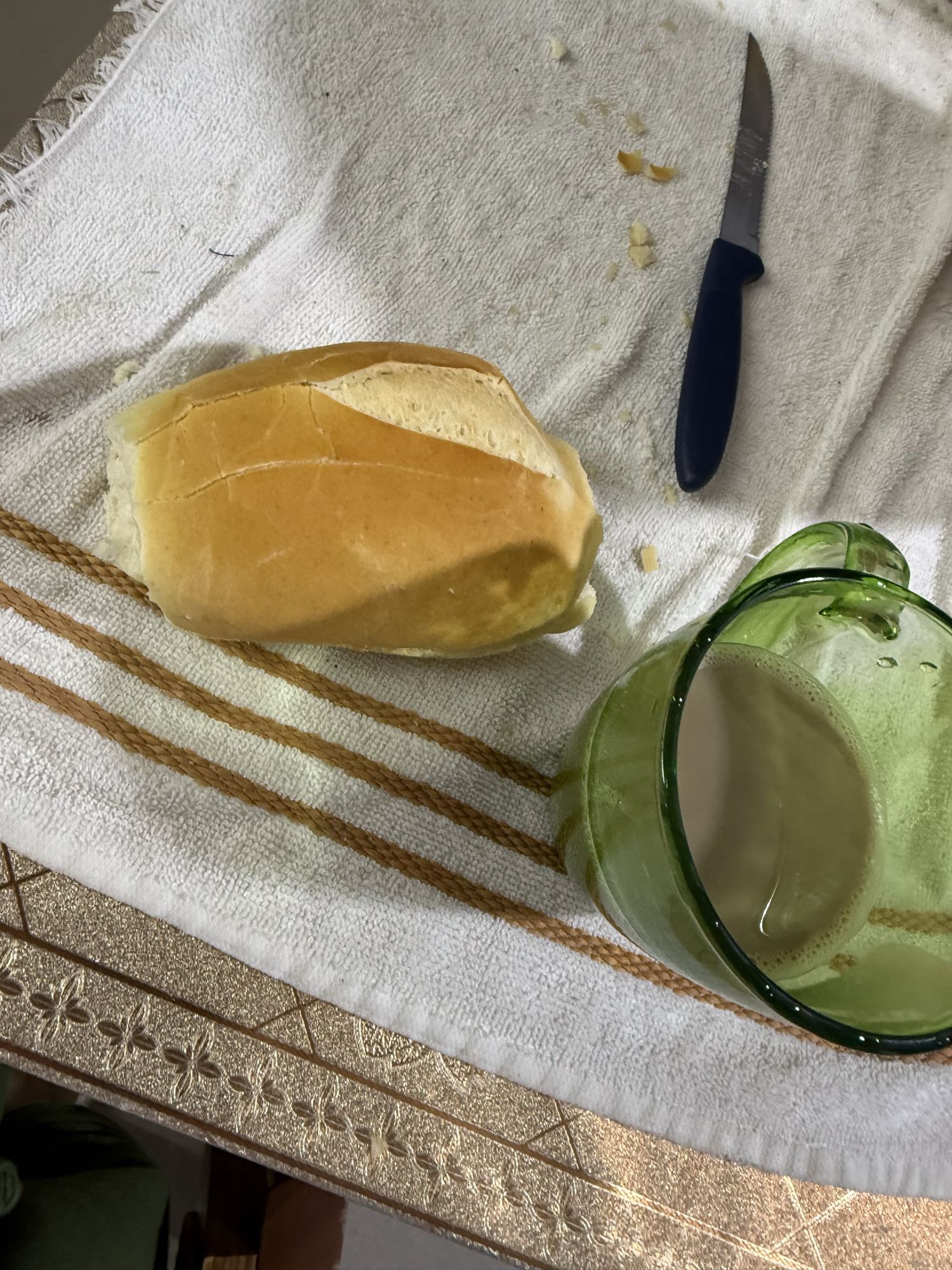 Pão com café com leite