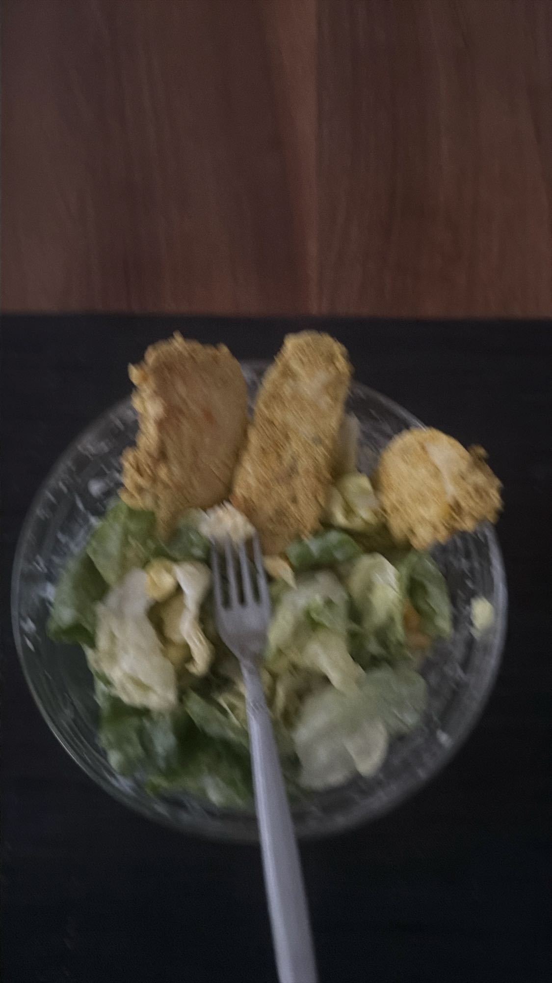 Paniertes Huhn mit Salat