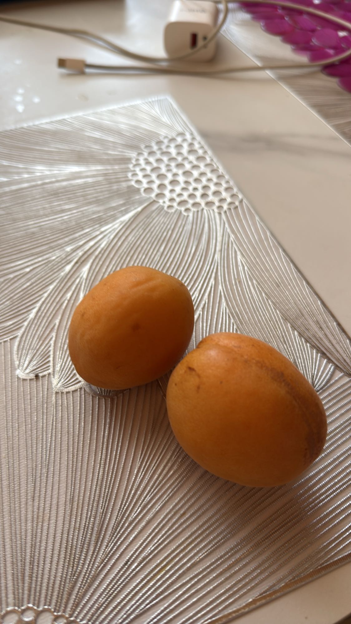 Două caise