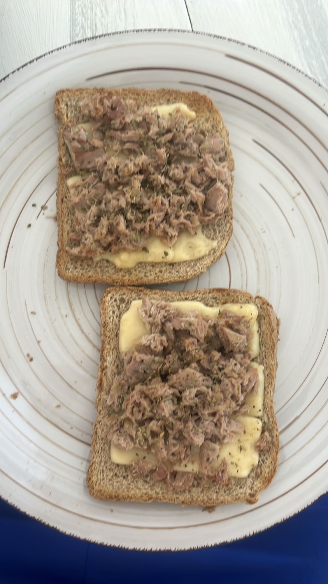 tostadas con atun y queso
