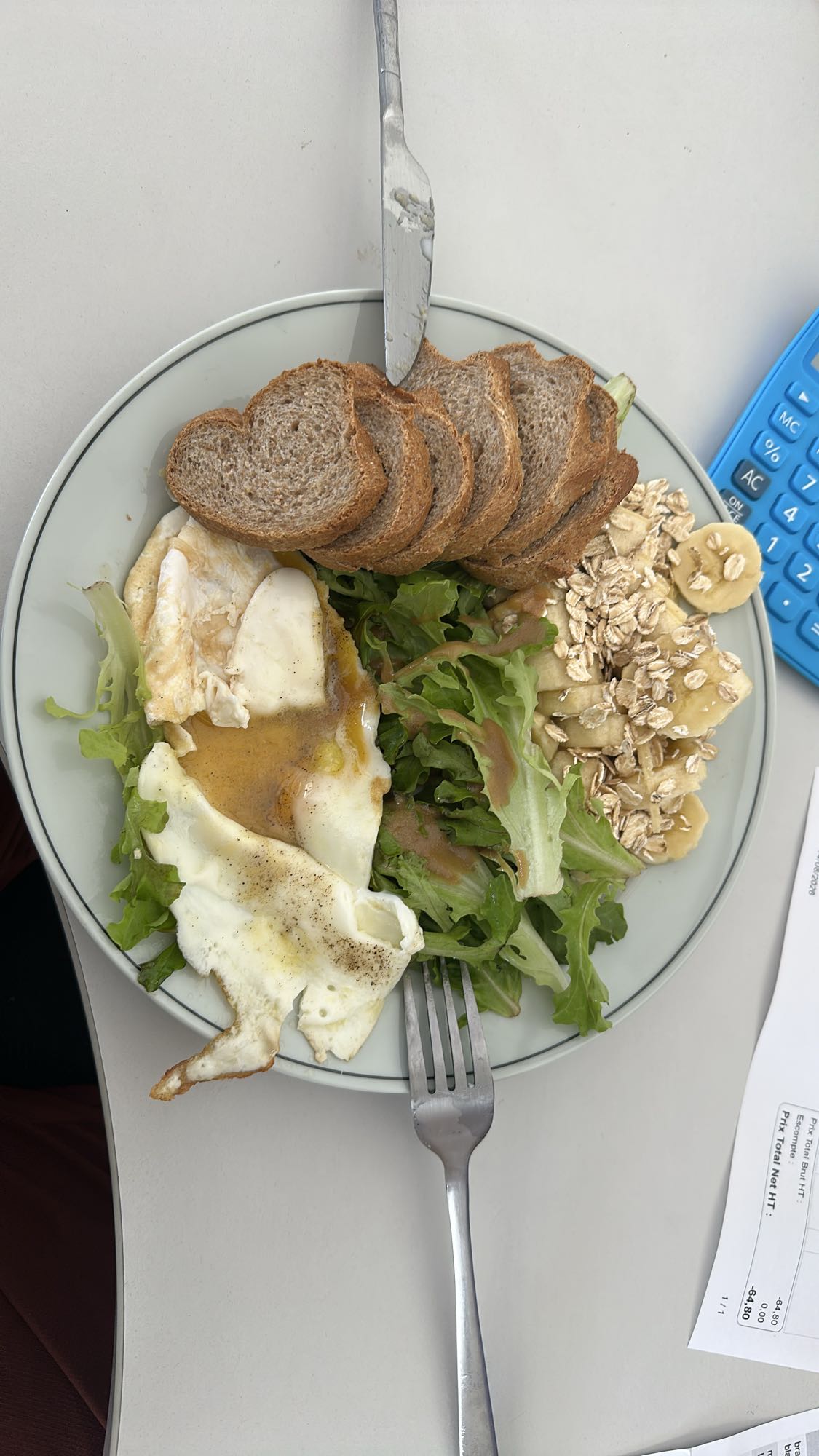 Assiette oeufs et banane