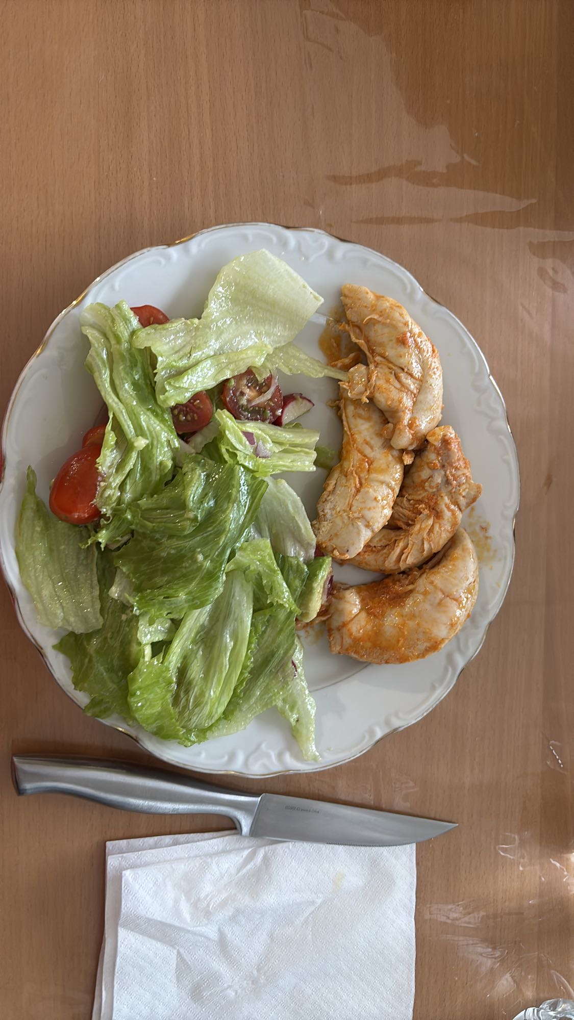Poulet, salade et avocat