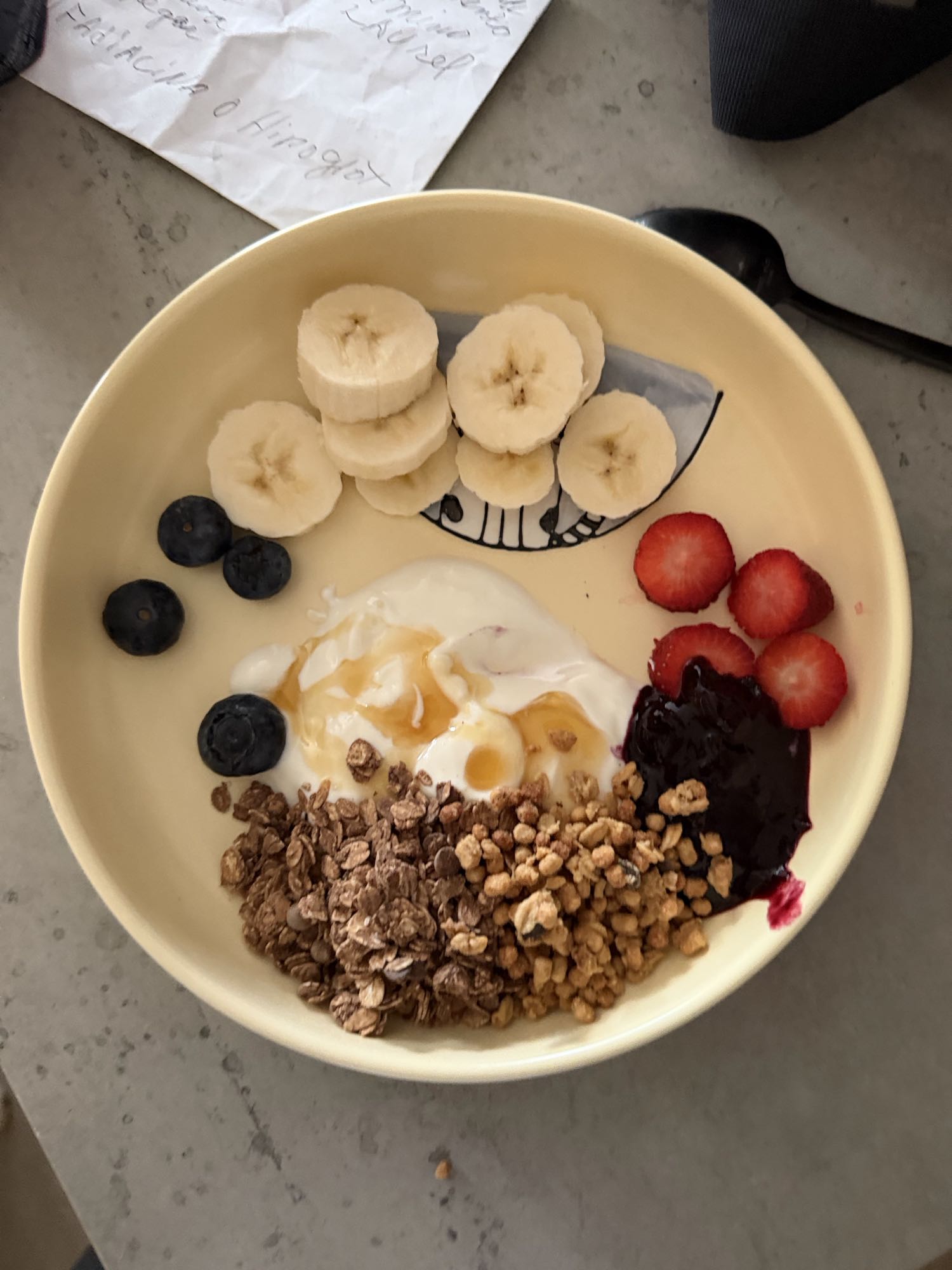 bol de yogur con fruta