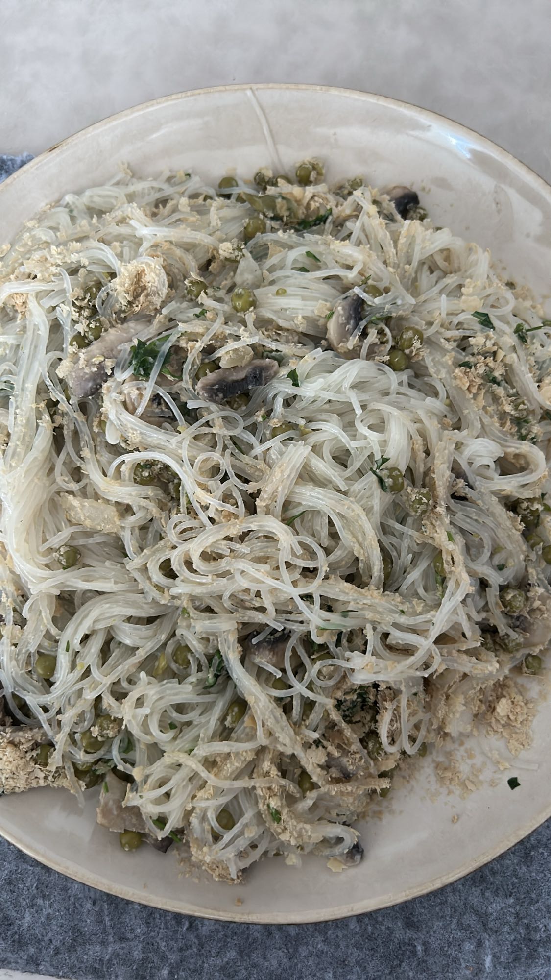 Fideos de arroz con pollo