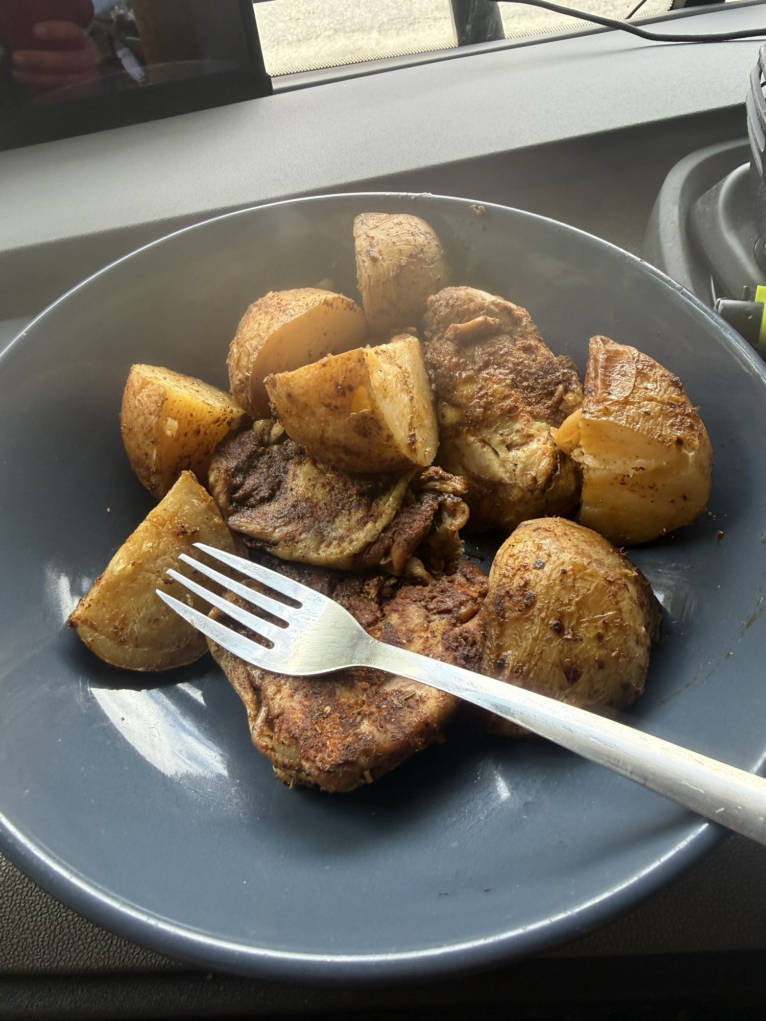 Kurczak z pieczonymi ziemniakami