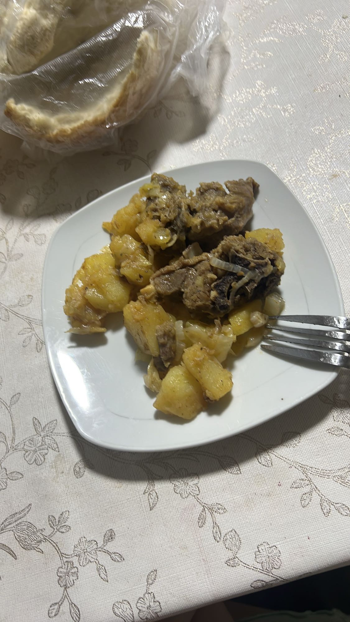Тушеное мясо с картофелем