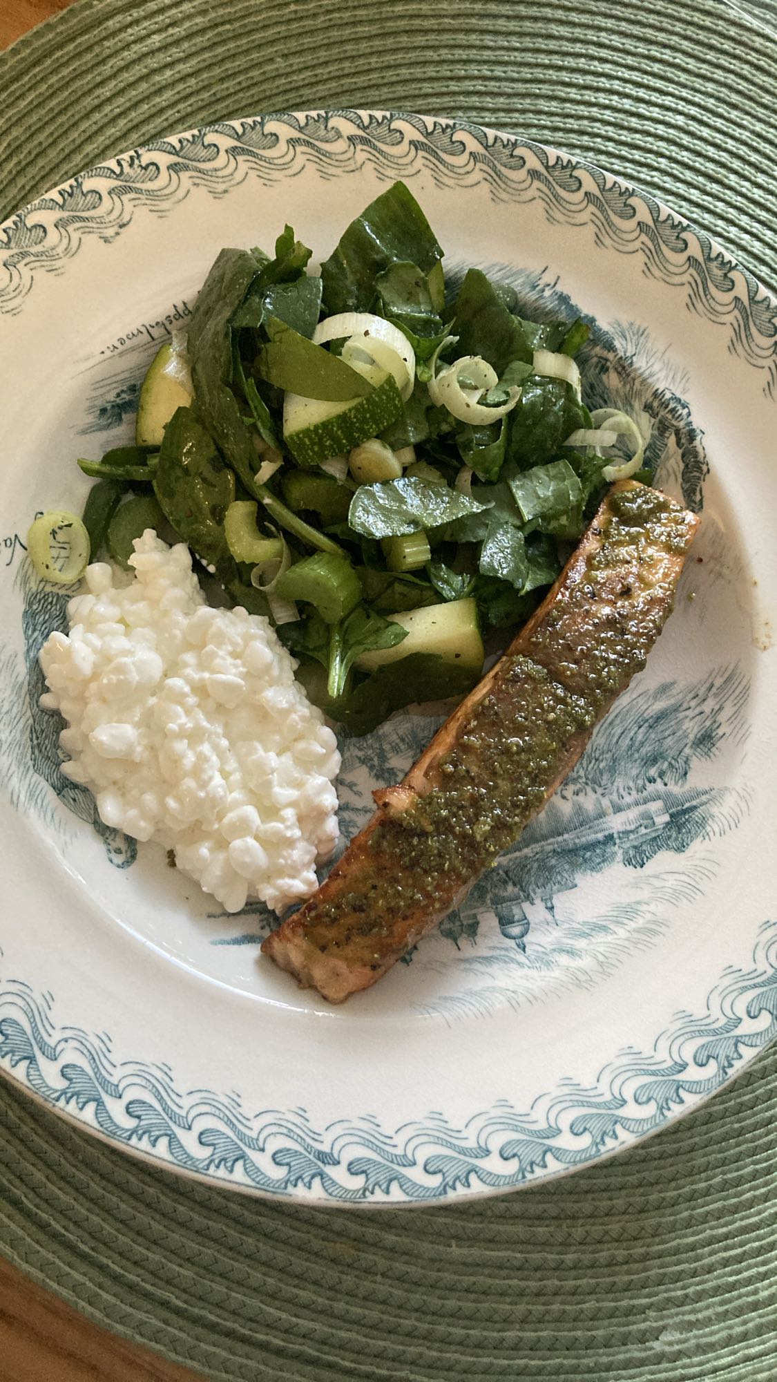 Lax med sallad och keso