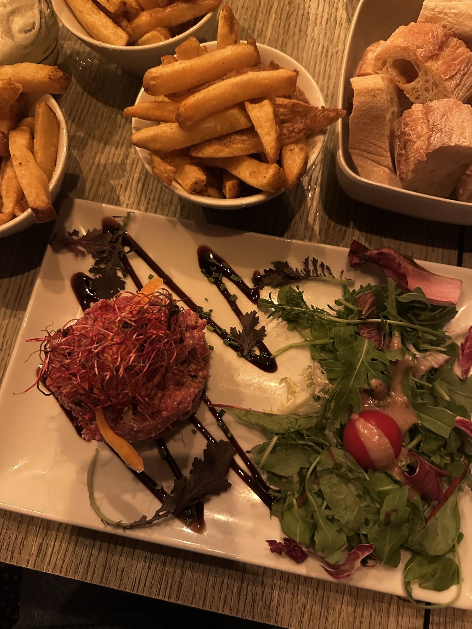 Tartare frites salade