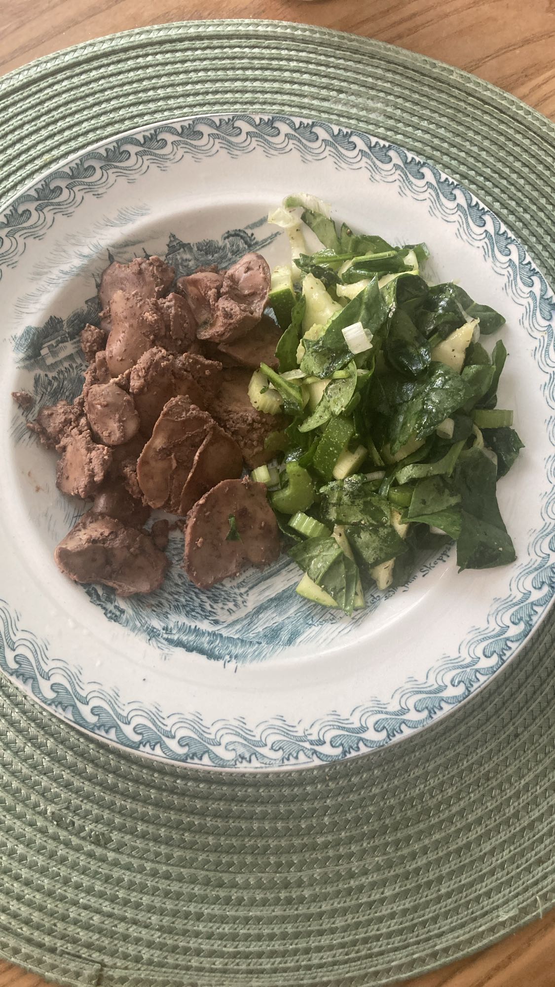 Kycklinglever med sallad