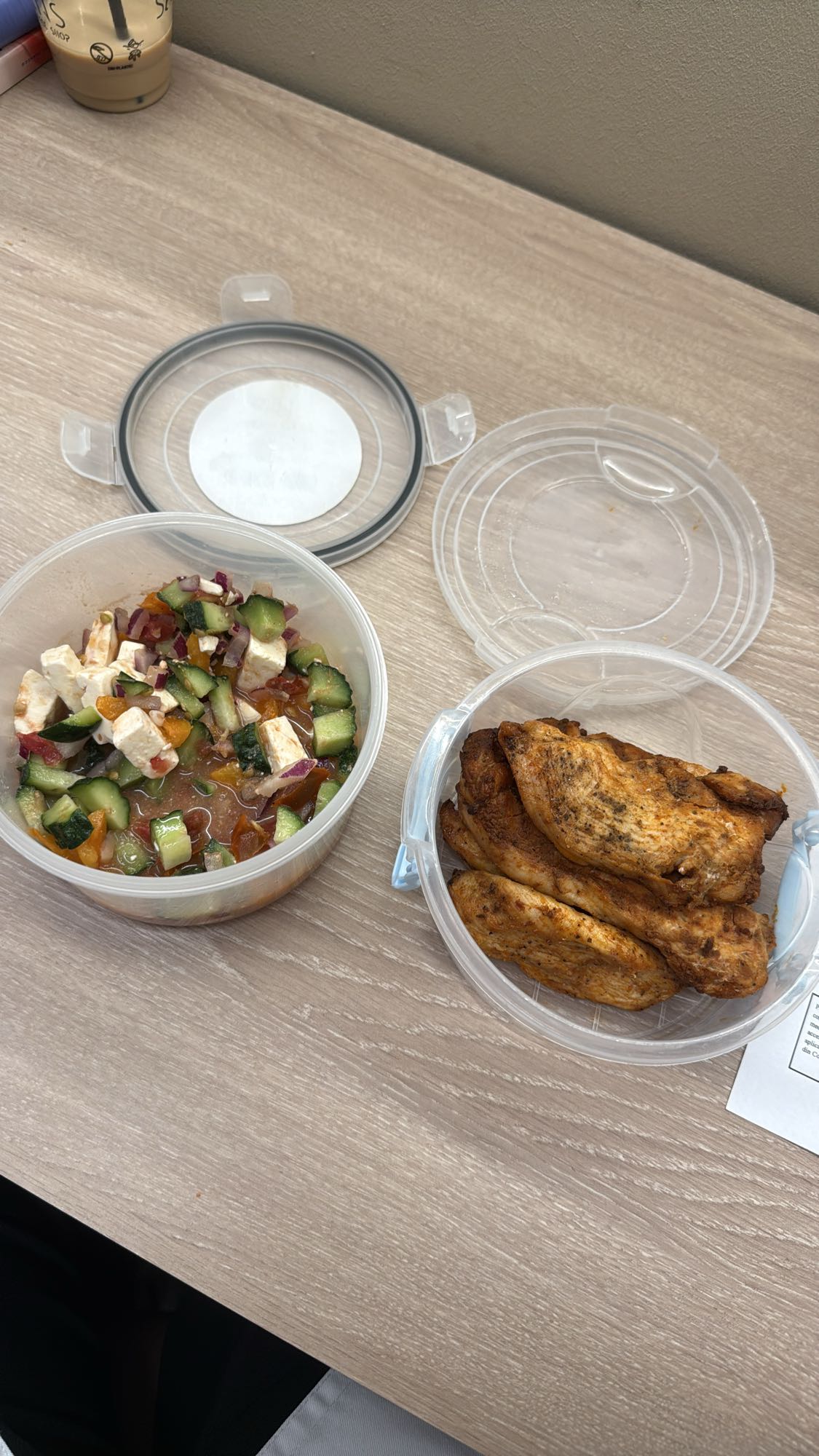 Pui cu salata si feta