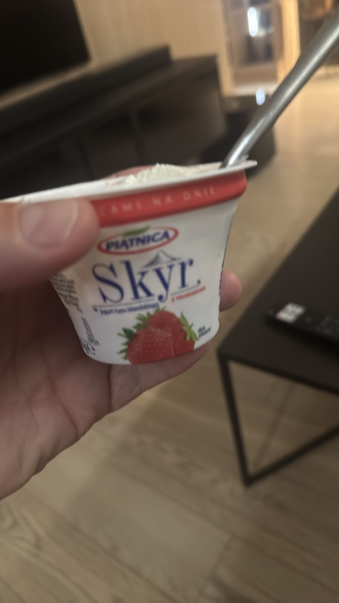 Skyr truskawkowy